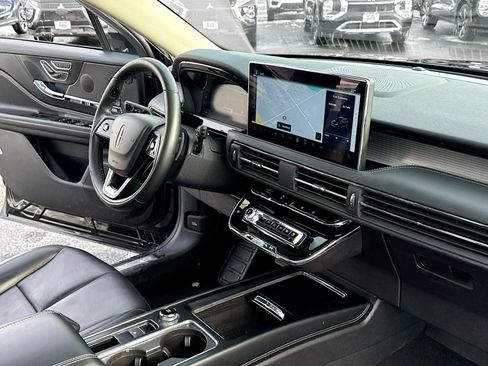 Used 2023 Lincoln Corsair AWD w/ Equipment Group 101A image 5