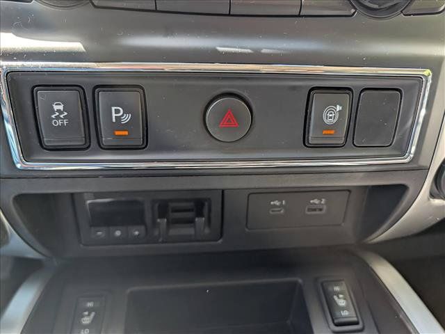 Used 2020 Nissan Titan SV w/ SV Convenience Package AWD/4WD image 33