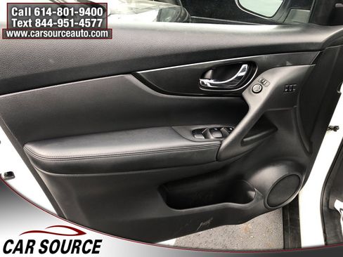 Used 2018 Nissan Rogue SV w/ Premium Package image 15