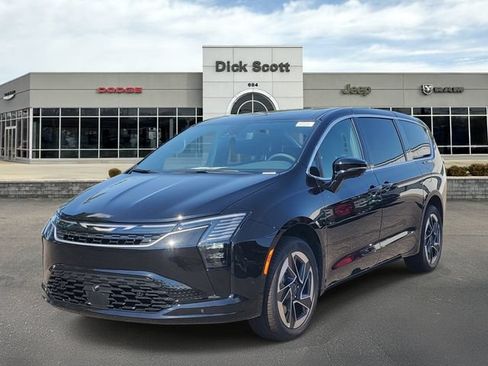 New 2027 Chrysler Pacifica Limited AWD/4WD image 2