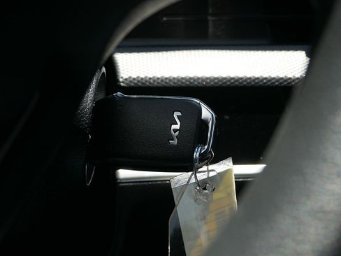 Used 2025 Kia Sportage LX FWD image 15