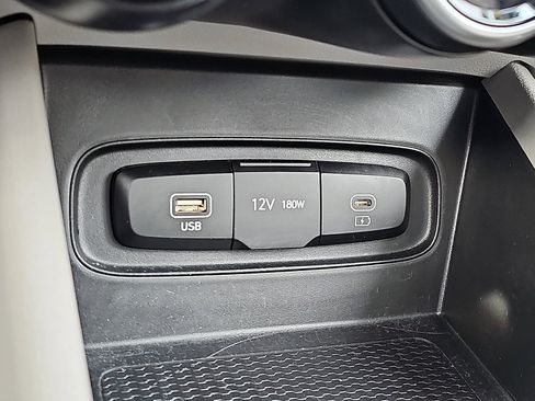 Used 2023 Hyundai Venue SEL image 24