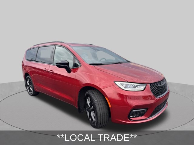 Certified 2025 Chrysler Pacifica Limited w/ Trailer Tow Group AWD/4WD image 3