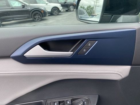 New 2024 Volkswagen Taos SE image 25