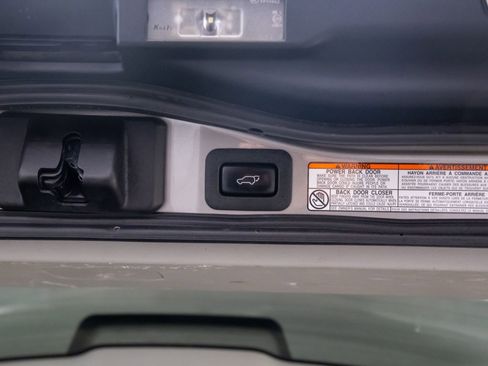 Used 2016 Lexus LX 570 4WD image 33