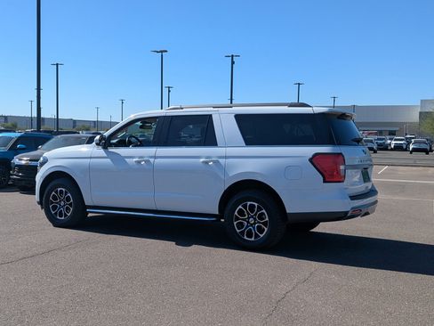 Used 2023 Ford Expedition Max XLT image 3
