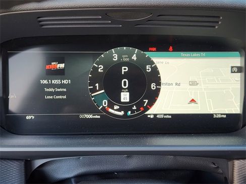 Used 2024 Land Rover Discovery Dynamic SE image 15