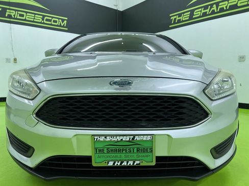 Used 2018 Ford Focus SE FWD image 3