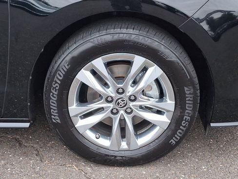 Certified 2024 Toyota Sienna Limited image 8