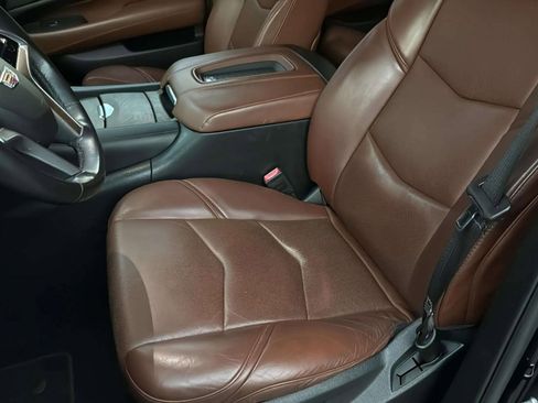 Used 2018 Cadillac Escalade ESV Premium Luxury image 16