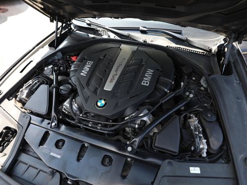 Used 2014 BMW 550i xDrive Sedan AWD/4WD image 28