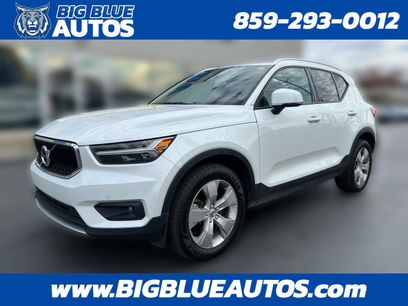 Used 2022 Volvo XC40 T5 Momentum