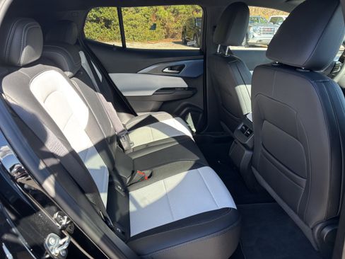 Used 2025 Chevrolet Equinox EV LT image 9