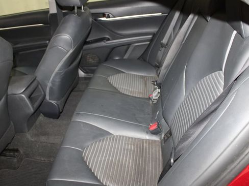 Used 2018 Toyota Camry SE FWD image 18