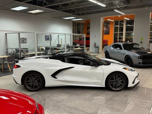 Used 2024 Chevrolet Corvette Stingray Premium Conv w/ Z51 Performance Package image 7