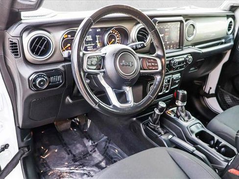 Used 2018 Jeep Wrangler Unlimited Sahara image 10