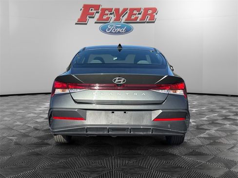 Used 2024 Hyundai Elantra SEL image 4