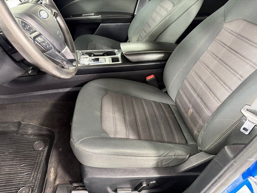 Used 2020 Ford Fusion SE AWD/4WD image 12