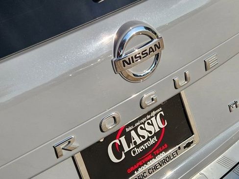 Used 2021 Nissan Rogue Platinum image 9