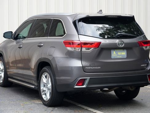 Used 2017 Toyota Highlander Limited FWD image 49