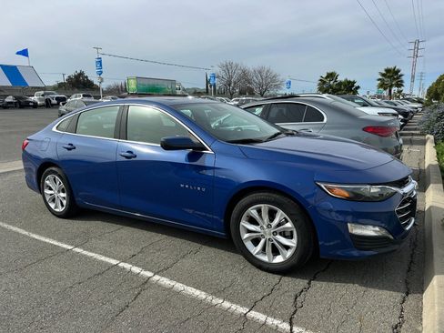 Used 2023 Chevrolet Malibu LT image 2