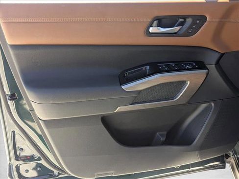 Certified 2025 Nissan Pathfinder Platinum image 9