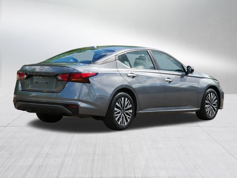 Certified 2024 Nissan Altima 2.5 SV FWD image 7