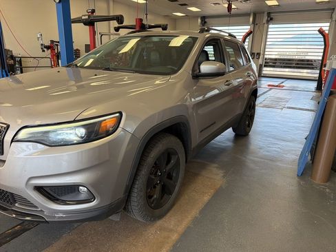 Used 2020 Jeep Cherokee Latitude Plus AWD/4WD image 4
