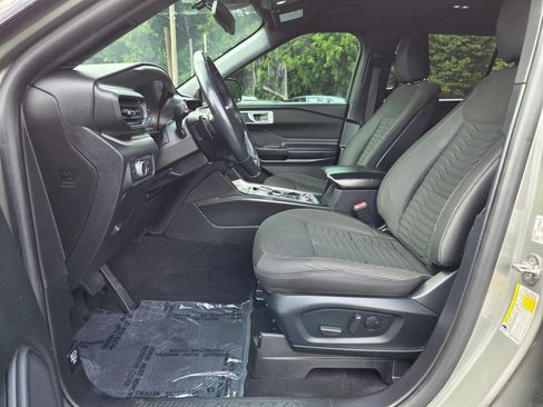 Used 2020 Ford Explorer XLT w/ Comfort Package AWD/4WD image 12