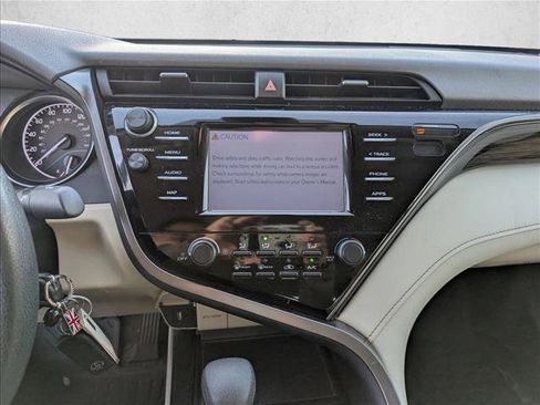 Used 2019 Toyota Camry LE image 13