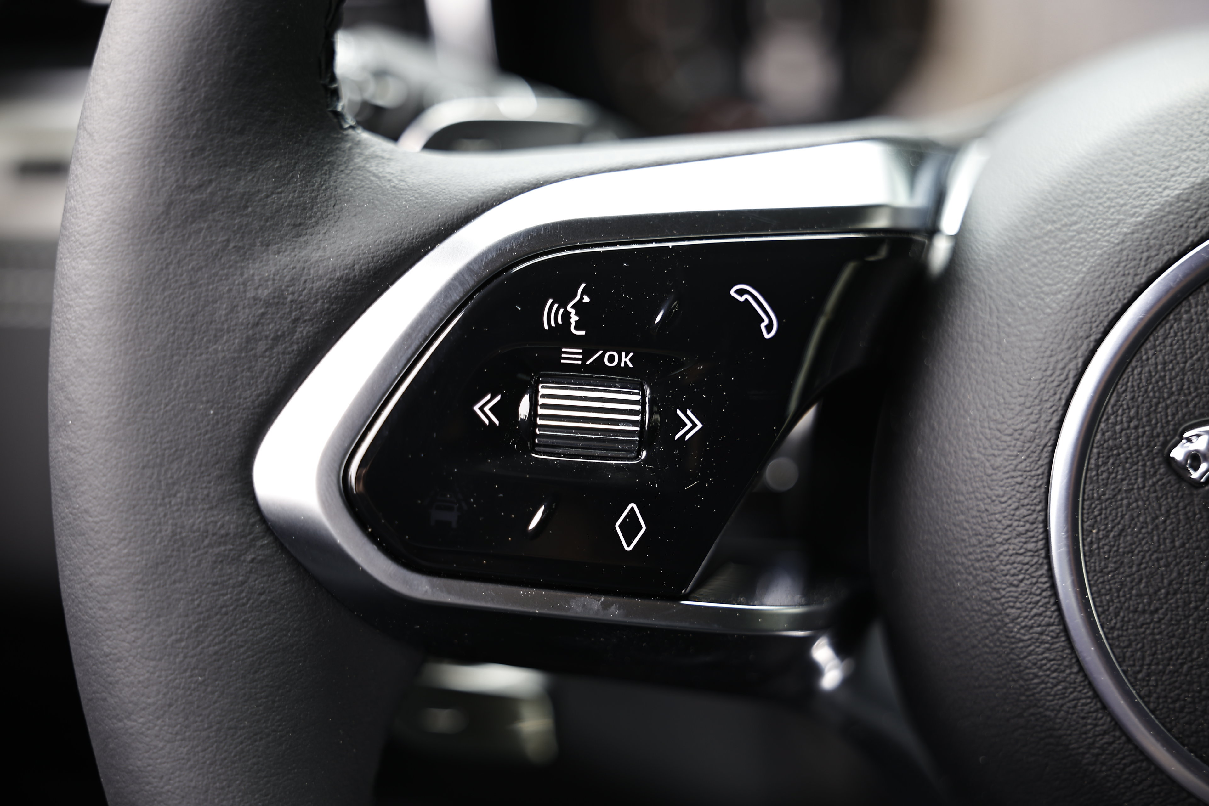 New 2024 Jaguar XF R-Dynamic SE AWD/4WD image 43