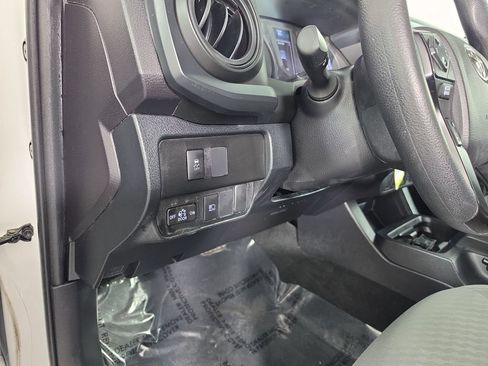 Certified 2022 Toyota Tacoma SR AWD/4WD image 10