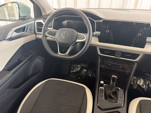 New 2026 Volkswagen Taos SE FWD image 18