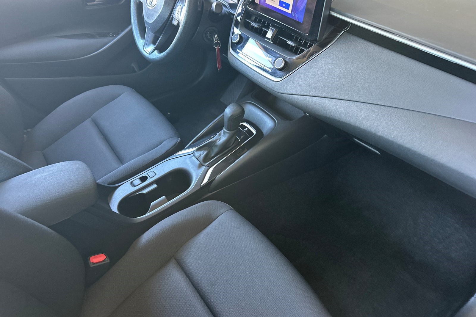Used 2024 Toyota Corolla LE FWD image 32