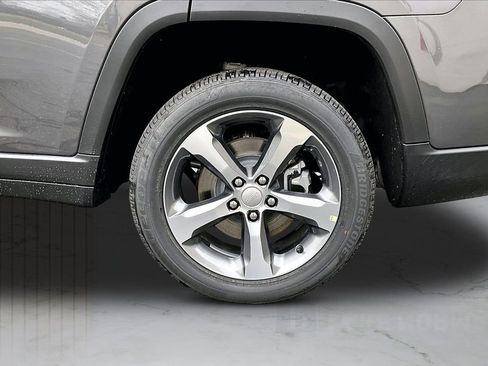 New 2026 Jeep Grand Cherokee L Limited w/ Luxury Tech Group II AWD/4WD image 36