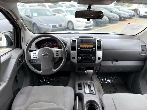 Used 2016 Nissan Frontier S image 2