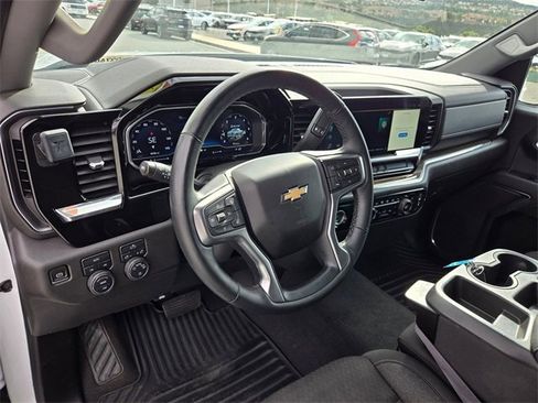 Used 2023 Chevrolet Silverado 1500 LT image 9