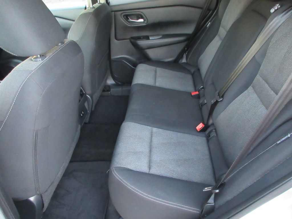 Used 2025 Nissan Rogue SV FWD image 13