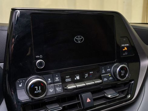 Certified 2023 Toyota Highlander XLE image 14