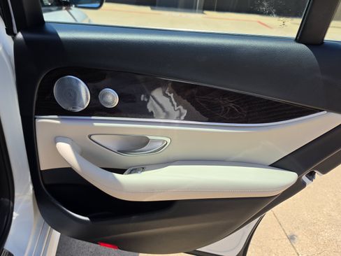 Used 2017 Mercedes-Benz E 300 image 29