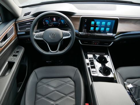 New 2026 Volkswagen Atlas SE image 9