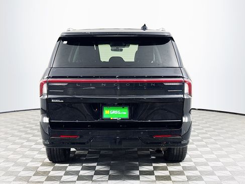 Used 2025 Lincoln Navigator Reserve AWD/4WD image 7
