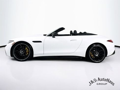Used 2022 Mercedes-Benz SL 55 AMG 4MATIC w/ Driver Assistance Package image 4