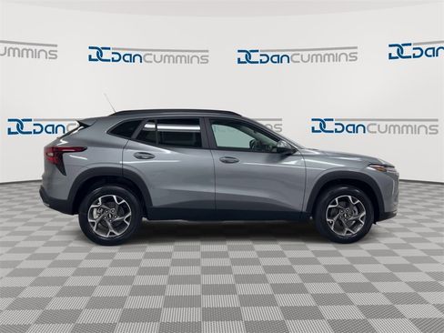 Certified 2025 Chevrolet Trax LT image 9