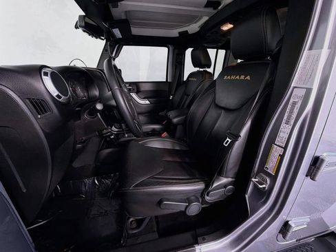 Used 2013 Jeep Wrangler Unlimited Sahara w/ Dual Top Group AWD/4WD image 32