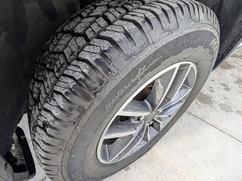 Used 2019 Jeep Grand Cherokee Limited image 41