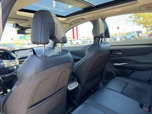 Used 2023 Nissan Ariya FWD image 24