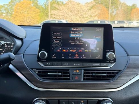 Used 2025 Nissan Altima 2.5 SV image 19