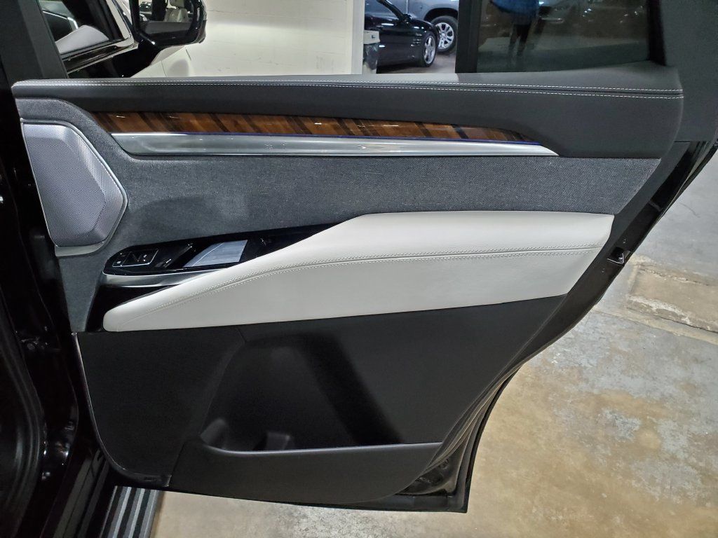 Used 2025 Cadillac Escalade Sport Platinum w/ LPO, Floor Liner Package AWD/4WD image 25