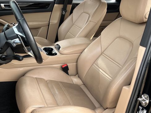 Certified 2023 Porsche Cayenne image 5